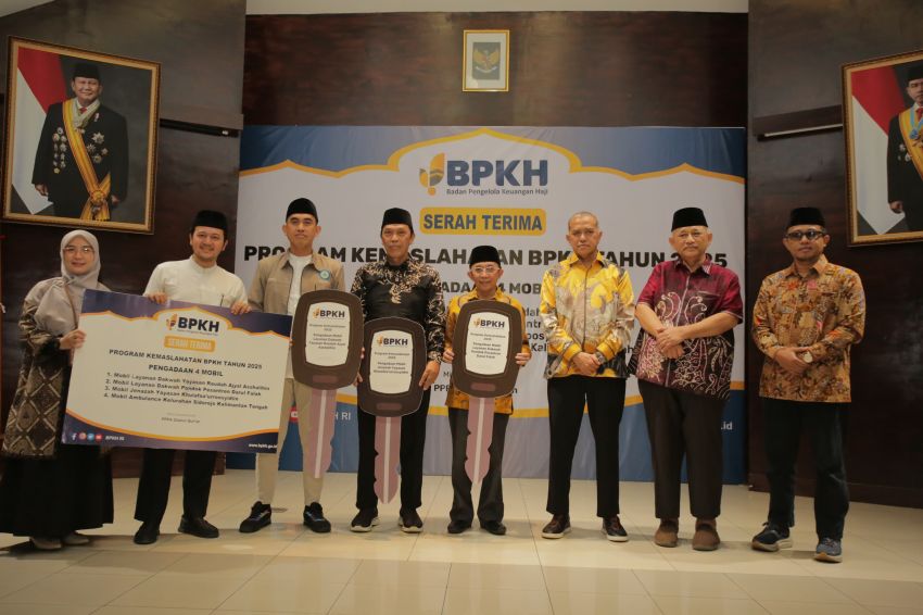 Wakil Ketua Komisi VIII DPR RI Singgih Januratmoko Serahkan Mobil Operasional Program Kemaslahatan BPKH untuk Pesantren, Lembaga Dakwah dan Keagamaan