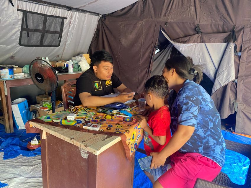 Ribuan Warga di Posko Pengungsian Dapat Layanan Medis Biddokkes Polda NTT