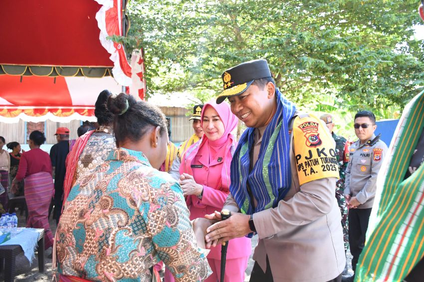 Kapolda NTT Bantu Warga Perbatasan TTU Sumur Bor