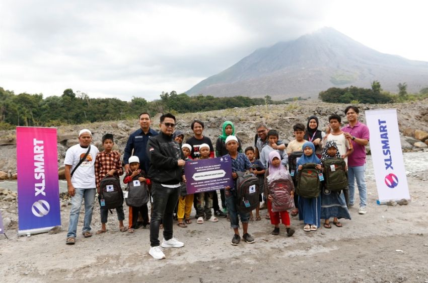 PFI Medan Rangkul Majelis Taklim XLSMART Bagikan Paket Sekolah di Karo