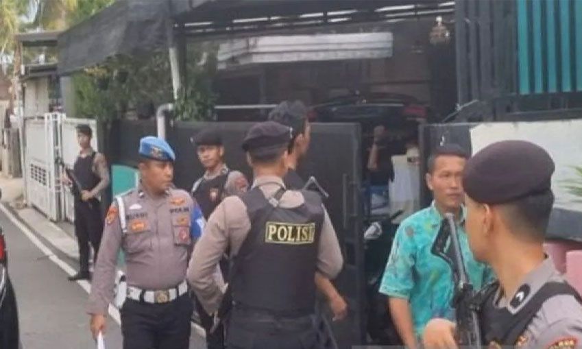 KPK Geledah Kantor Dinas PUPR Madina Selama Empat Jam, Bawa Empat Koper Dokumen