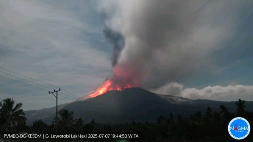 Senin Malam, Gunung Lewotobi Kembali Erupsi Dengan Tinggi Kolom 13.000 Meter