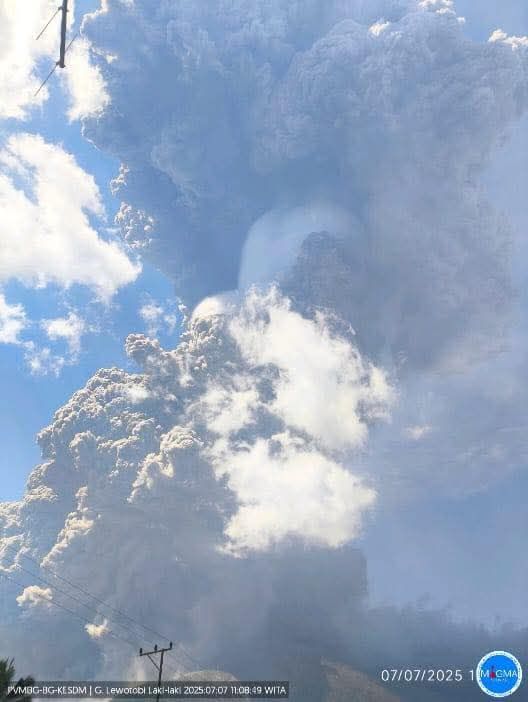 Gunung Lewotobi Laki-laki Kembali Erupsi dengan Ketinggian 18.000 Meter