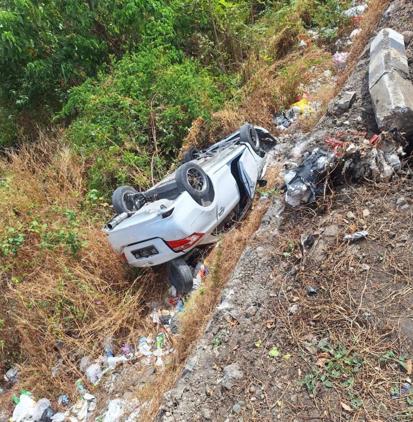 Polisi Pastikan Sopir Mobil Terbalik di Tenau-Kupang Dalam Kondisi Mabuk Miras