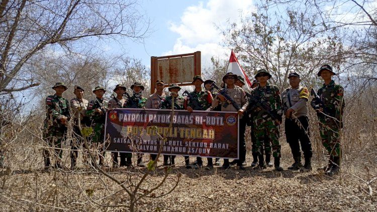 TNI-Polri Patroli Perbatasan Sambil Cek Tapal Batas