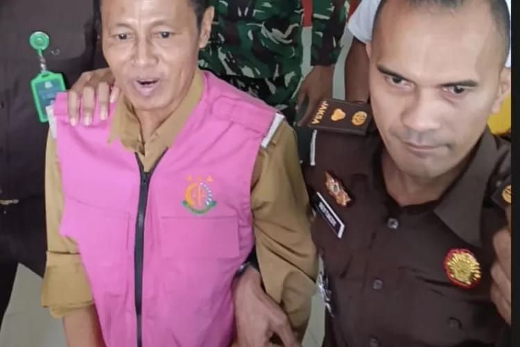 Mantan Kadinkes Kabupaten Kupang Ditahan Jaksa Terkait Dugaan Korupsi Dana BOK