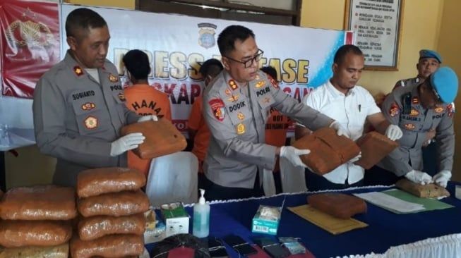 Polres Padang Lawas Gagalkan Penyelundupan 44 Kg Ganja ke Jakarta, Satu Pelaku Masih Buron