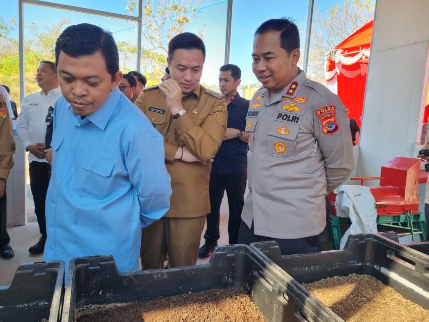 Desain Ikan dan Larva Terobosan Kapolda NTT Jadi Pilot Project Pengolahan Sampah dan Budidaya Ikan di NTT