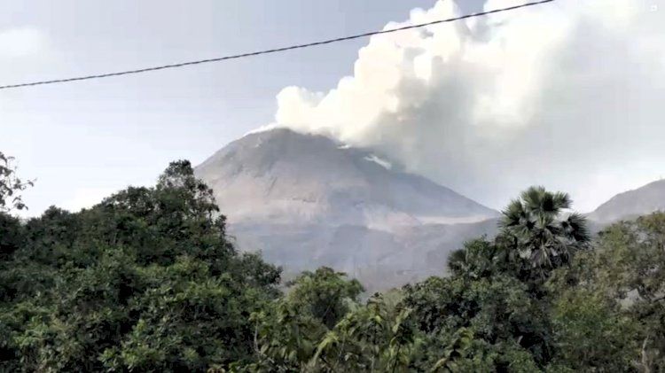 Gunung Lewotobi Laki-laki Berstatus Awas, Warga di Kawasan Rawan Bencana Diimbau Segera Mengungsi
