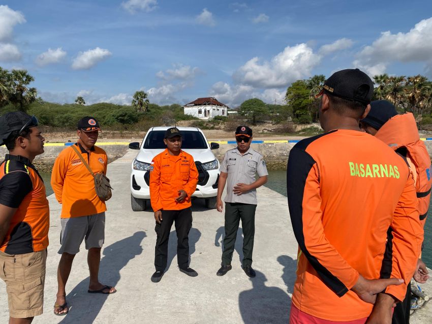 Korban Kapal Mati Mesin di Perairan Selat Rote-NTT Dievakuasi Selamat