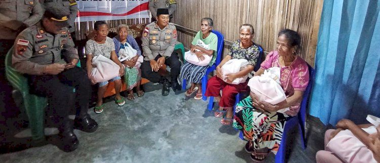 Belasan Lansia di Rote Ndao Dapat Bantuan Sosial dari Polwan Polres Rote Ndao