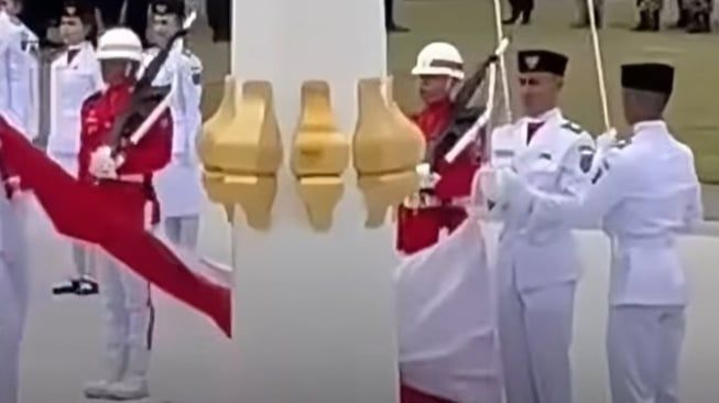 Tangis Pecah! Paskibraka Nyaris Kibarkan Merah Putih Terbalik di HUT RI ke-80