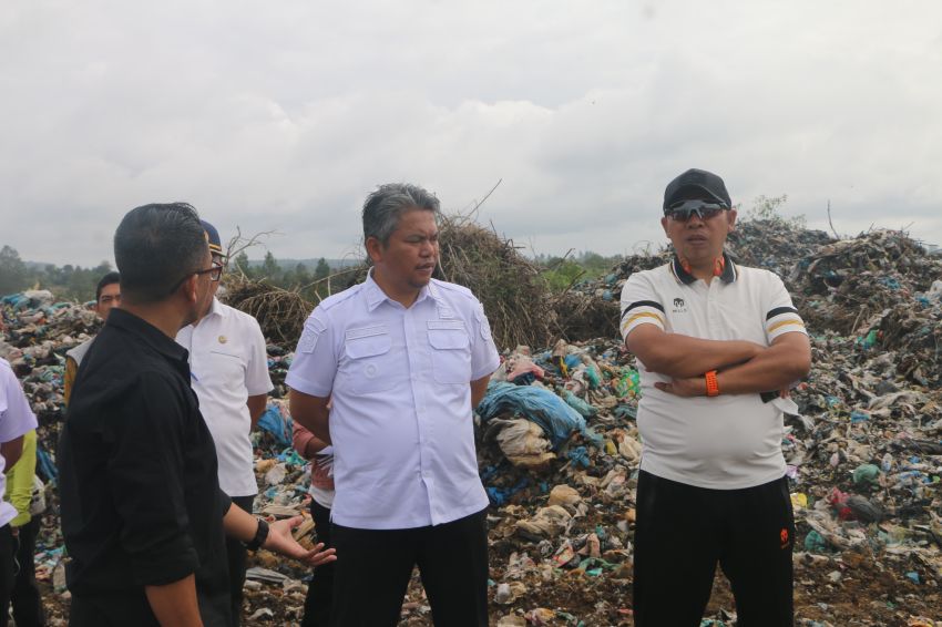 Jadikan Sampah Sebagai Sumber Daya yang Berguna, Bupati Taput Menyusuri TPA Siarangarang