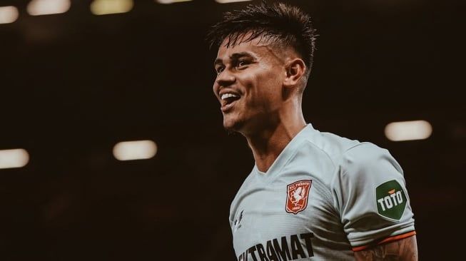Liverpool Dekati Marc Guehi, Mees Hilgers Berpeluang Cetak Sejarah di Premier League