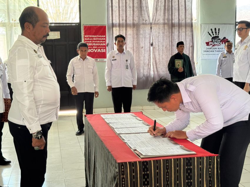 Kakanwil Ditjenpas NTT Lantik Tujuh Pejabat Non Manajerial