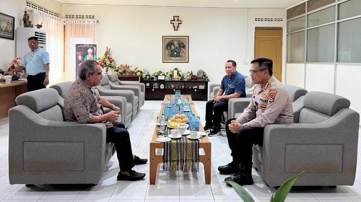 Minta Dukungan Tokoh Agama, Kapolresta Kupang Kota Temui Uskup Agung Kupang