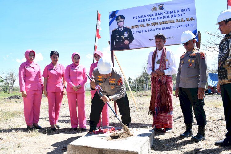 Berkunjung ke Perbatasan, Kapolda NTT Bagikan Peralatan Sekolah dan Resmikan Pembangunan Sumur Bor