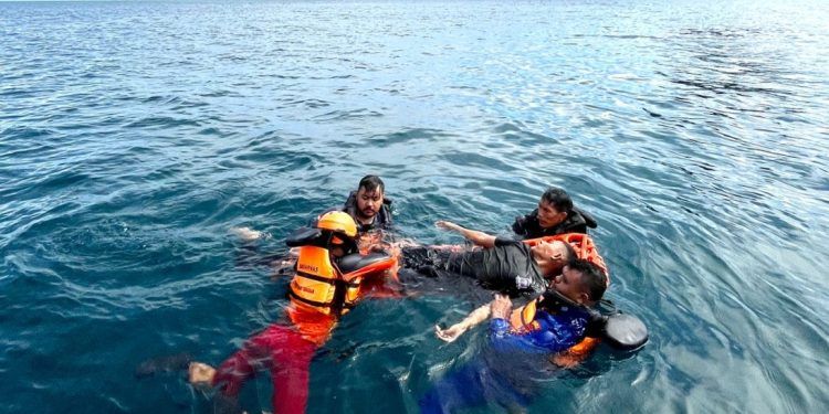 Sat Polairud Polres Manggarai Barat dan Tim SAR Gabungan Sigap Hadapi Laka Laut