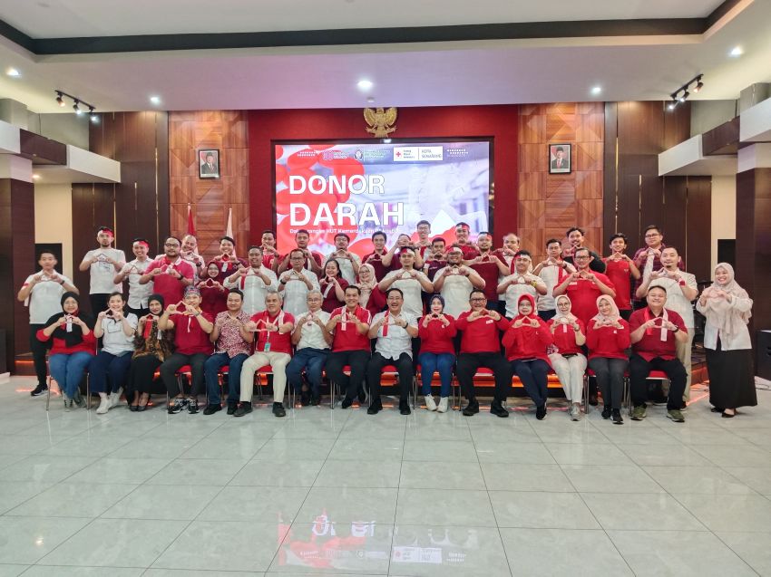 80 Dokter Spesialis Bedah FK Undip Donorkan Darah di PMI Kota Semarang Semarakkan HUT RI ke-80
