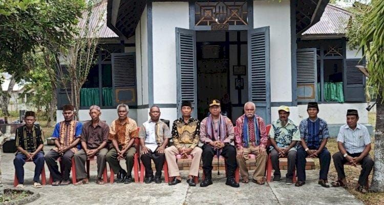Kapolres Alor Bahas Masalah Kamtibmas Saat Silaturahmi dengan Raja Kui dan Tokoh Adat Alor Barat Daya