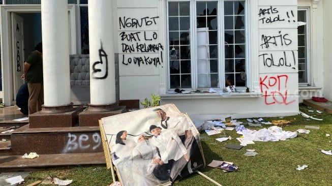 Polisi Tangkap 9 Terduga Pelaku, Buru Massa Lain dalam Penjarahan Rumah Uya Kuya