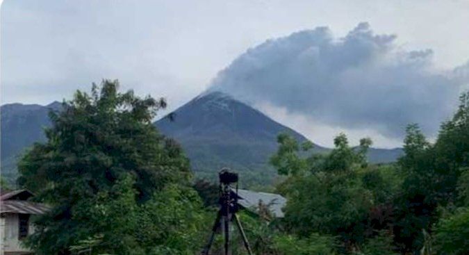 Gunung Lewotobi Laki-laki Naik Level IV (Awas)