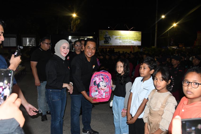 Kala Kapolda NTT Berbaur Bersama Anggota Dan Keluarga Brimob Polda NTT Gelar Doa Bersama