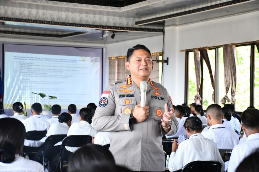 Kabid Humas Polda NTT Bekali Mahasiswa STIKES Maranatha Kupang Tentang Etika Bermedia Sosial
