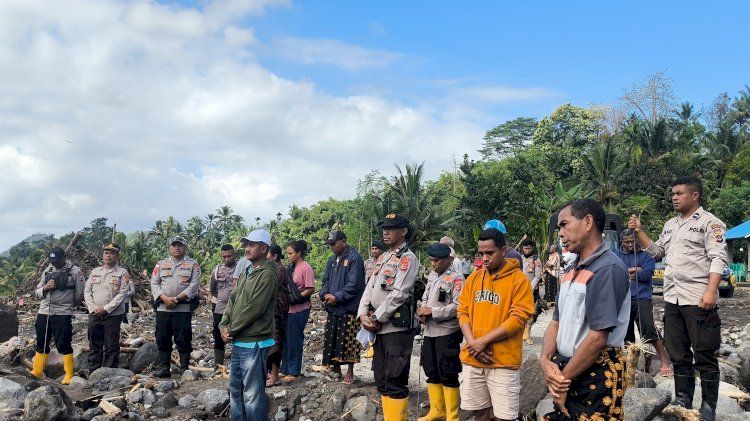 Doa Bersama dan Ritual Adat Warnai Pencarian Korban Hilang Pasca Banjir Bandang di Mauponggo-Nagekeo
