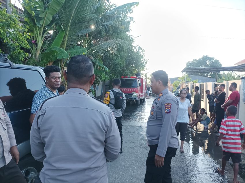 Ditinggalkan Pemilik, Rumah Milik Pegawai PLN di Oesapa-Kota Kupang Terbakar