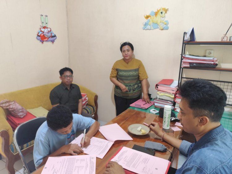 Berkas P21, Polsek Kota Raja Limpahkan Tersangka Persetubuhan Anak Dibawah Umur ke Jaksa