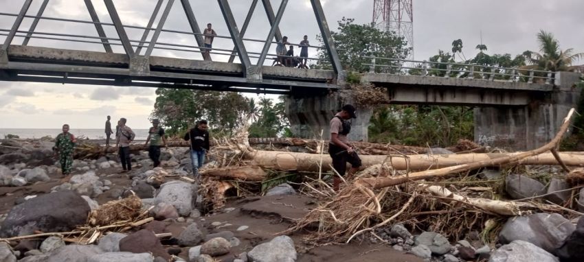 Empat Korban Hilang Pasca Banjir Belum Ditemukan, Petugas Fokus Buka Akses ke Titik Bencana