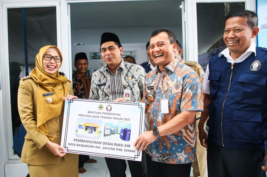 Penuhi Kebutuhan Air Bersih Warga, Gubernur Ahmad Luthfi Resmikan Desalinasi Desa Banjarsari Sayung Demak