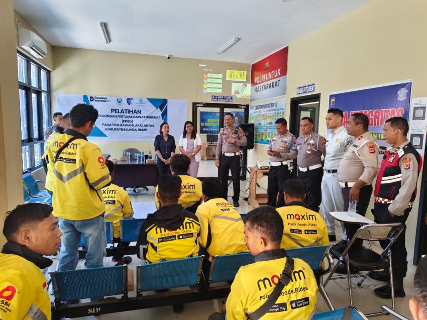 Satlantas Polres Sumba Timur Latih Ojol Soal Penanganan Pertama Gawat Darurat