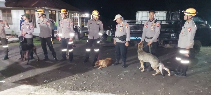 Empat Anjing Pelacak Bantu Pencarian Tiga Korban Banjir Bandang di Nagekeo