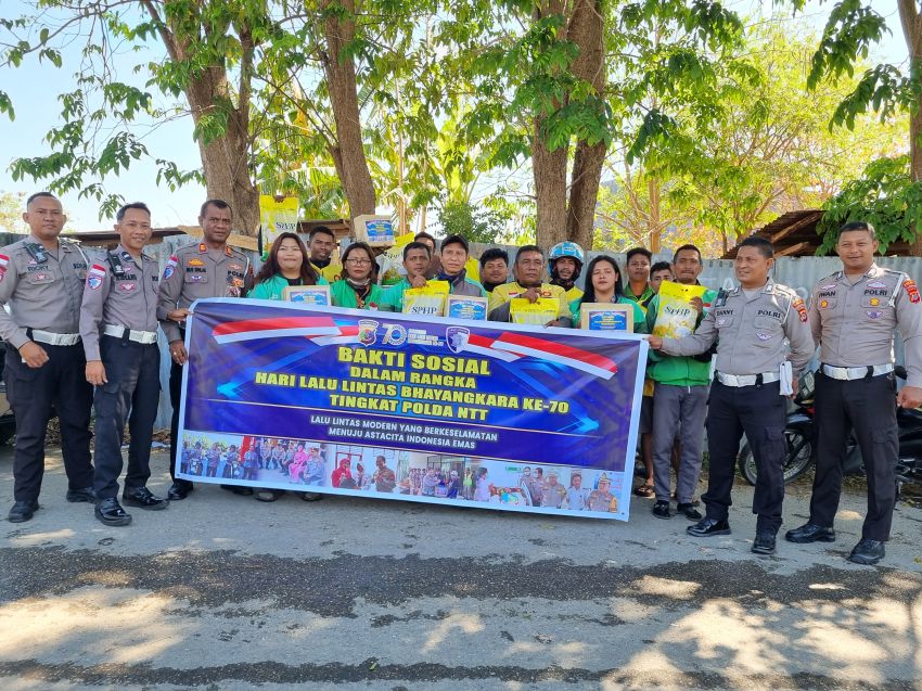 Jelang HUT Lantas Ke-70, Polantas Polda NTT Berbagi Dengan Ojol di Kota Kupang