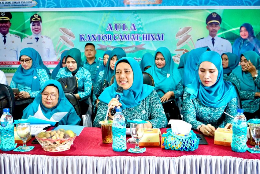 Ketua TP PKK Ny. Endang Syah Afandin Ajak Ibu PKK Peduli Kesehatan Perempuan