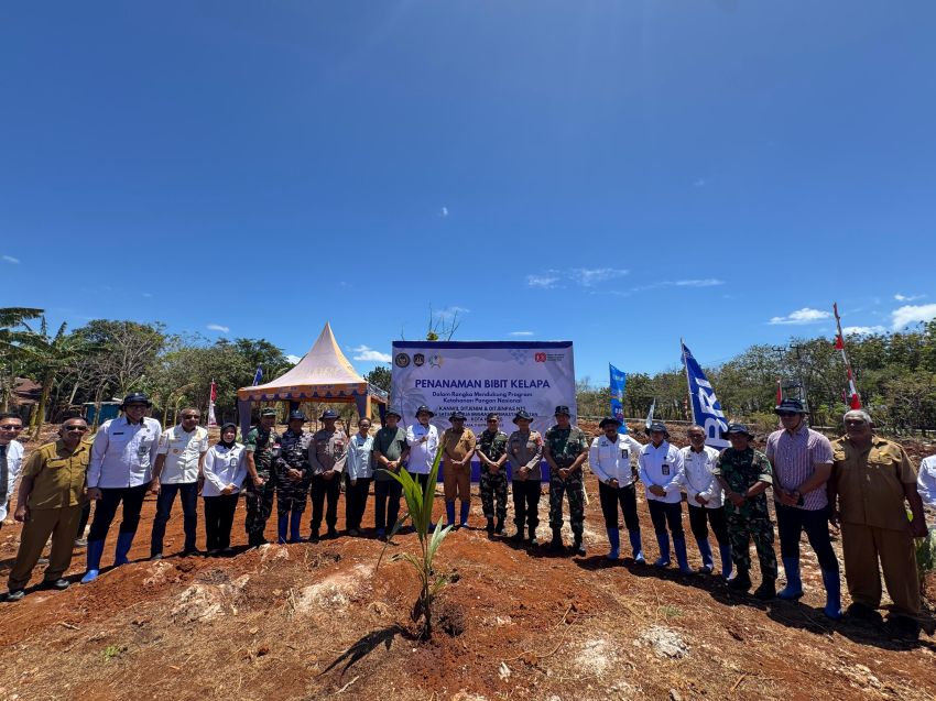 Dukung Ketahanan Pangan Nasional, Kanwil Ditjenpas NTT Tanam 5.000 Bibit Kelapa