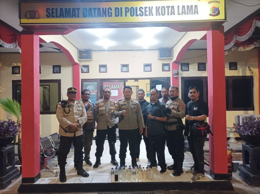 Patroli Kamtibmas Akhir Pekan, Polsek Kota Lama Amankan Miras dan Beri Himbauan Kamtibmas