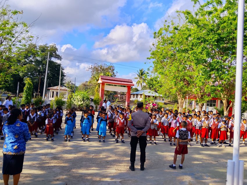 Pimpin Apel Pagi di Sekolah, Wakapolsek Pantai Baru Beri Edukasi Pencegahan Kenakalan Remaja