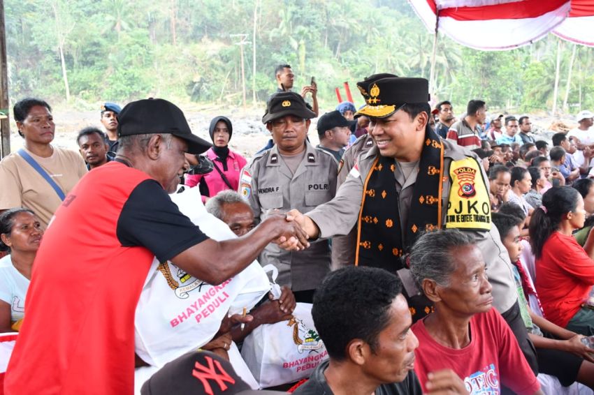Warga dan Korban Banjir di Nagekeo-NTT Terharu Dengan Bantuan Kemanusiaan Polri