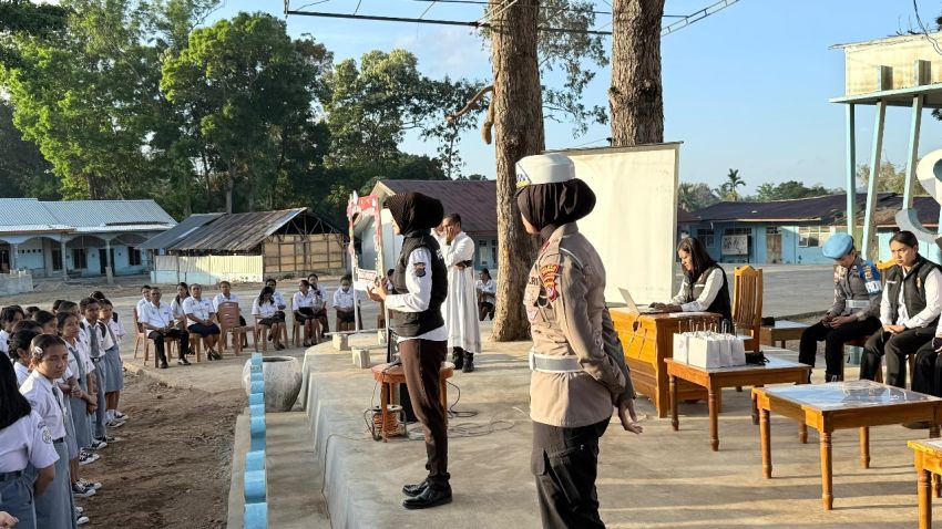 Polwan Polres TTU Peringati HUT Polwan Dengan Sosialisasi ke Sekolah