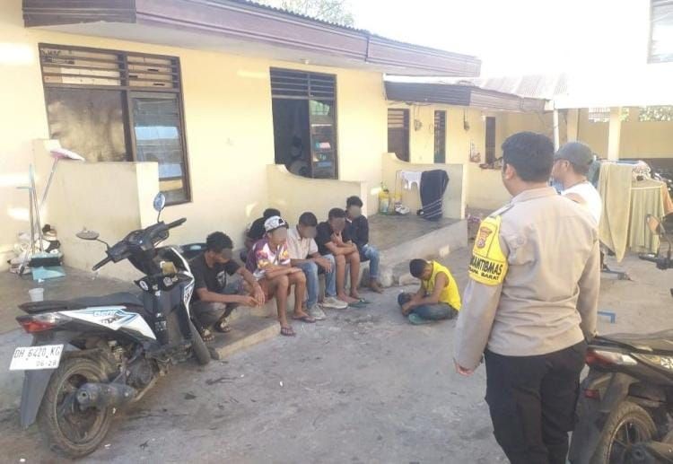 Konsumsi Miras dan Ganggu Kenyamanan Warga, Sekelompok Pemuda di OEsapa Barat-Kupang Ditegur Polisi