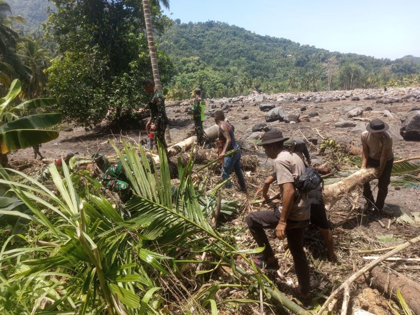 Warga Terdampak Bencana Banjir di Kabupaten Nagekeo-NTT Kesulitan Logistik dan Air Bersih
