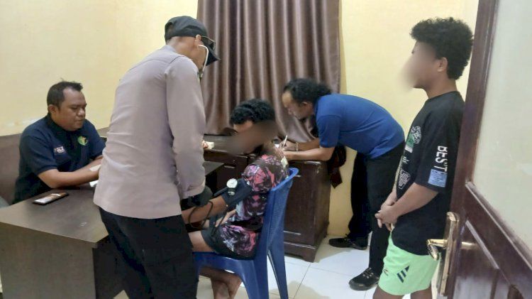 Polsek Kota Raja Limpahkan Dua Tersangka Kasus Pengeroyokan di Tempat Pesta Wisuda