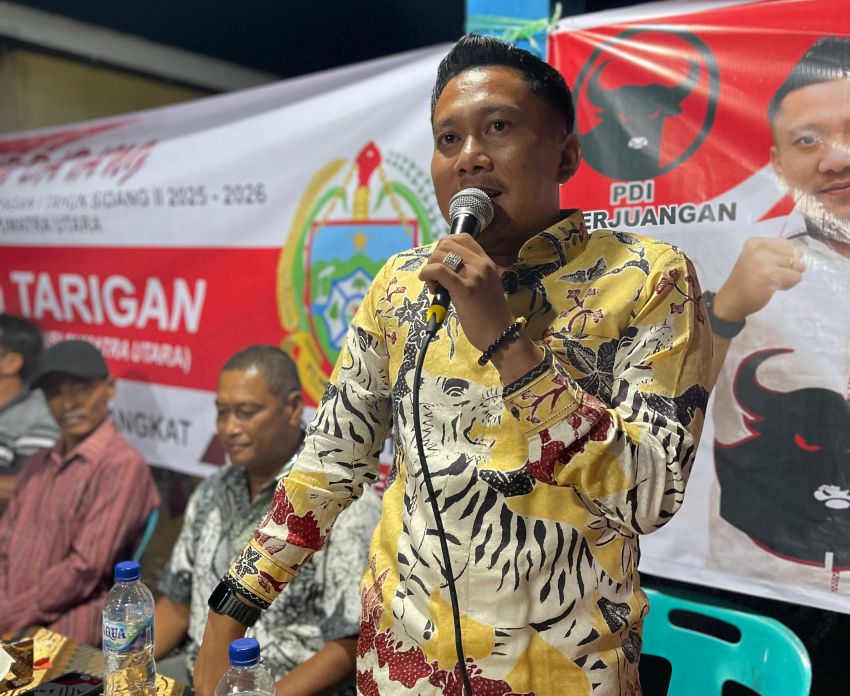 Gelar Reses di Sei Bingai, Jonatan Tarigan Anggota DPRD Sumut Fraksi PDI-P Bantu 10 Truk Sertu untuk Menutupi Jalan Berlubang