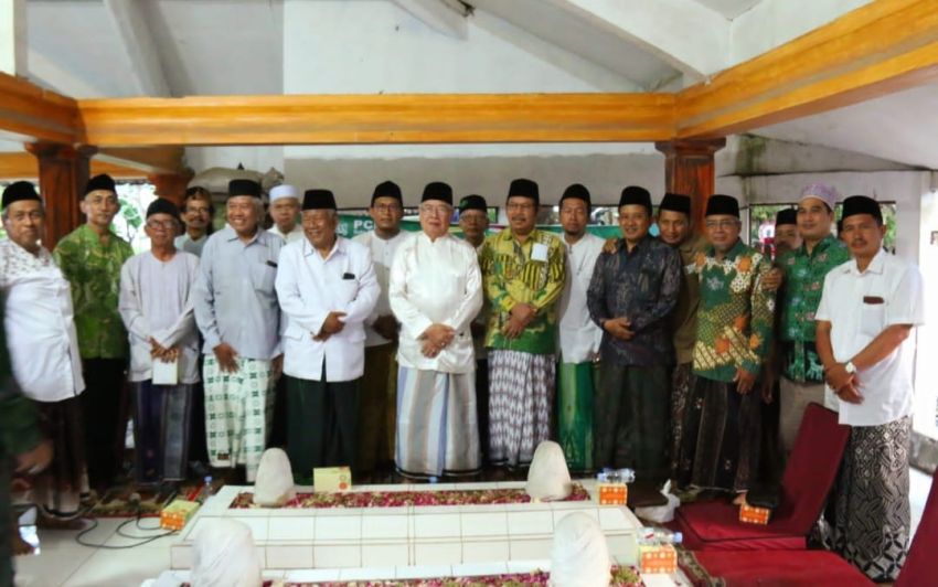 Awali Rangkaian HSN 2025, PCNU Kota Semarang Ziarahi Makam Syuhada dan Pendiri NU