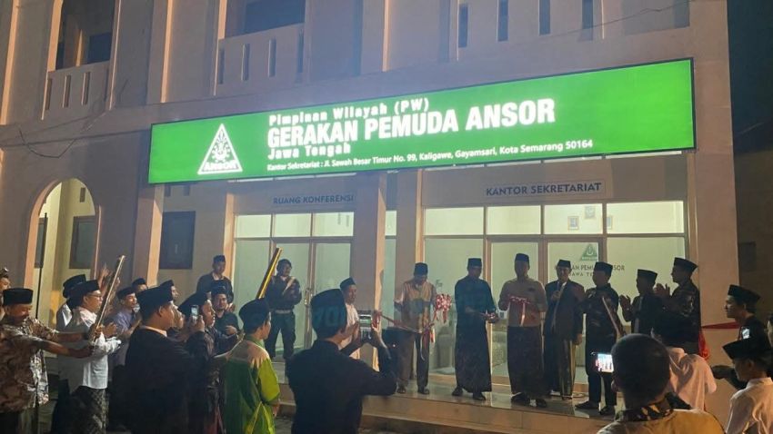 Tandai Kepengurusan Baru, Gus Prabowo Resmikan Kantor PW GP Ansor Jateng di Komplek Pesantren