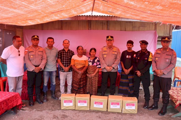 Kapolres Ende Tinjau Sungai Lowolaka dan Bantu Warga Terisolir di Wewaria