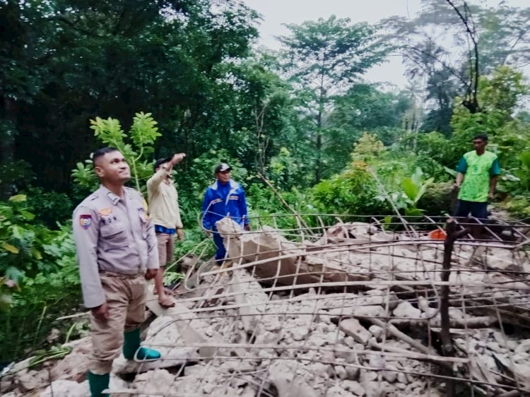 Rumah Ambruk Diterpa Angin Kencang, Lansia di Manggarai Barat Terluka
